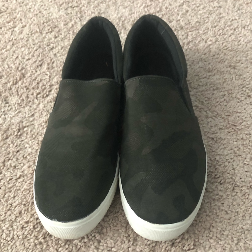 Vici camo slip on sneakers